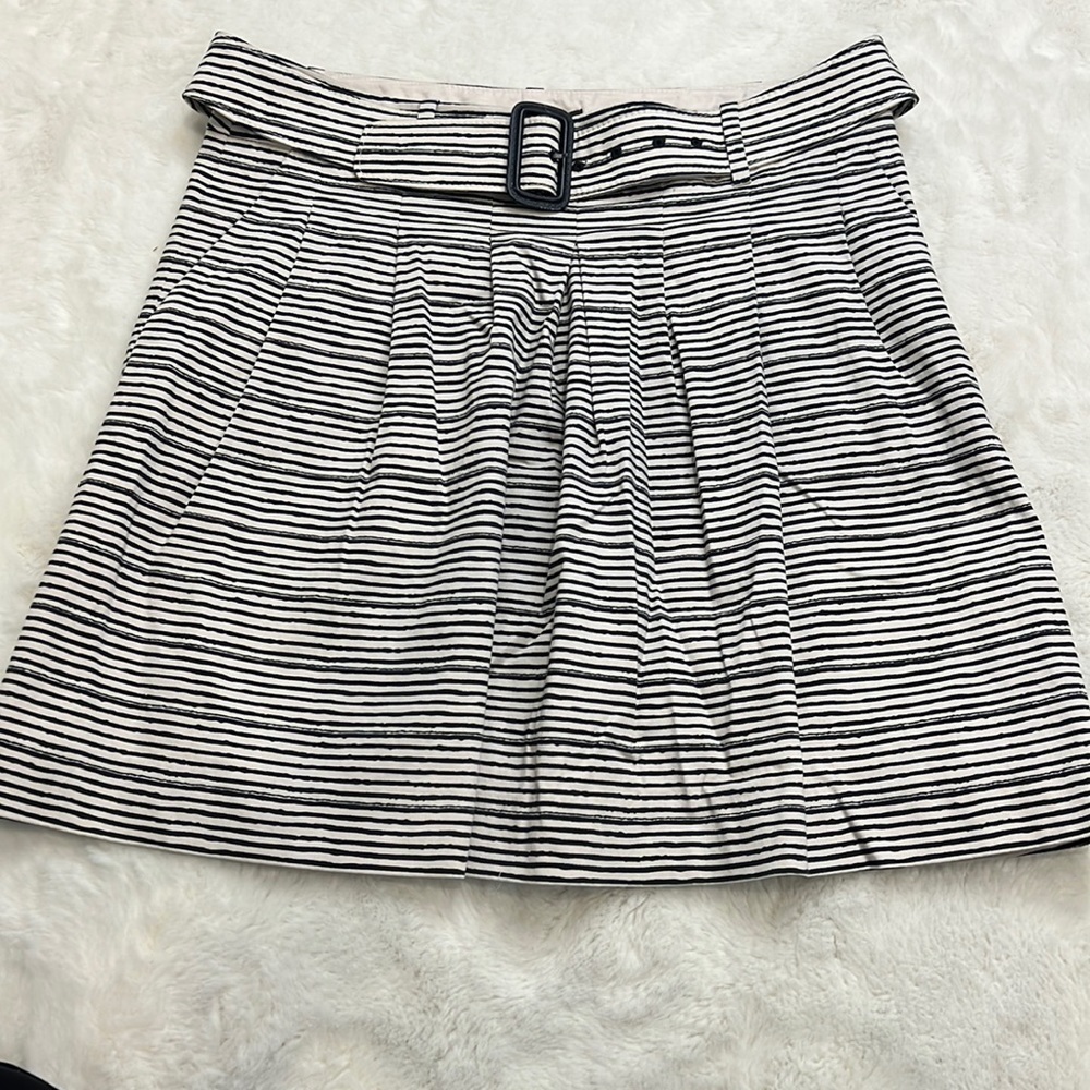 Outback Red Navy striped skirt size 10 with front pleats and belt with size zip